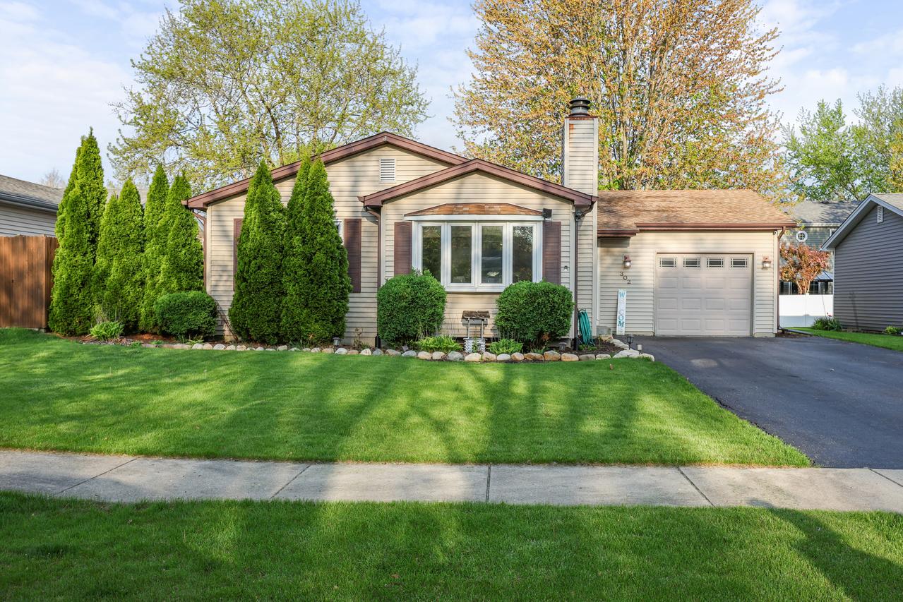 302 Pin Oak Dr., North Aurora, IL 60542
