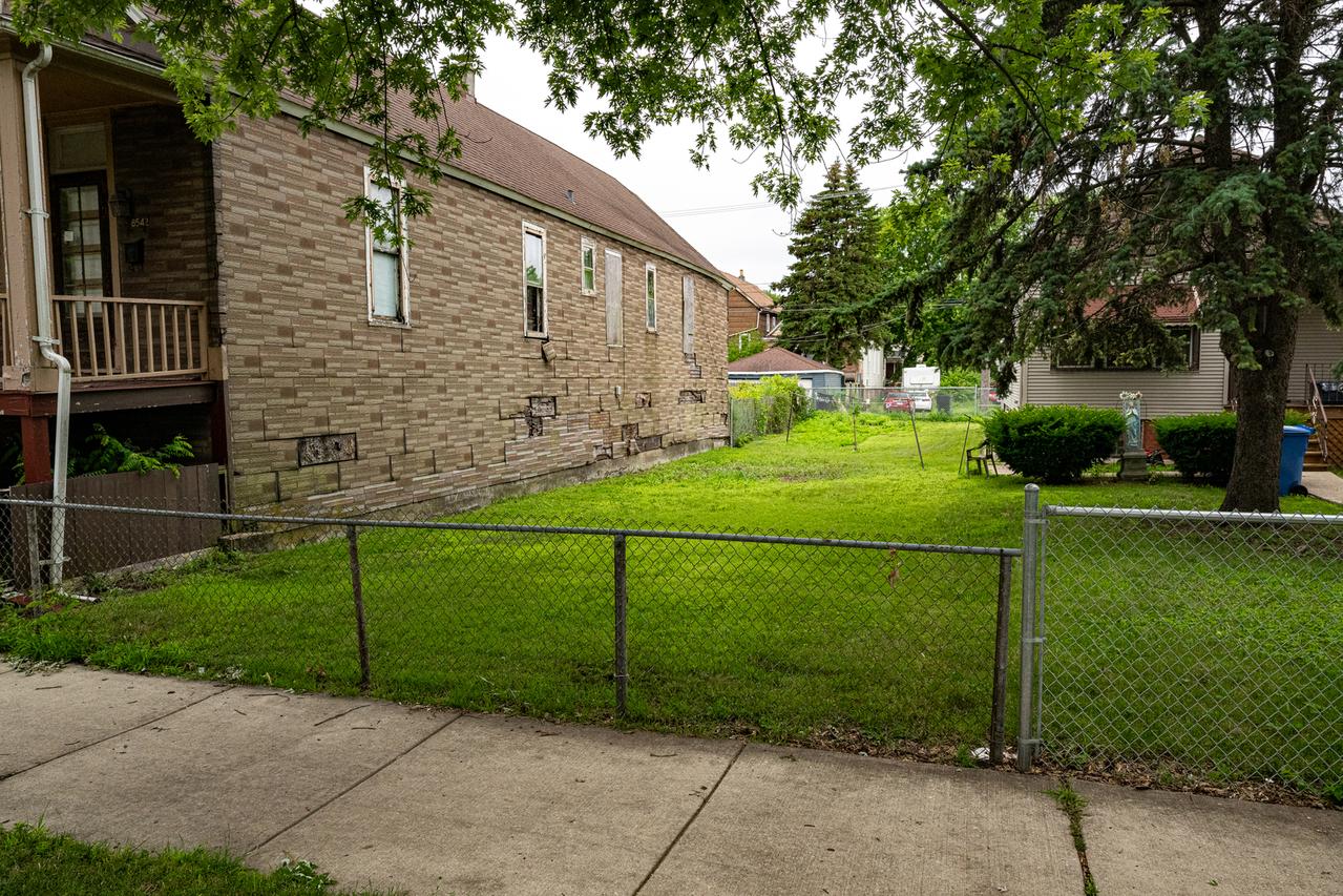 8540 S Mackinaw Ave., Chicago, IL 60617