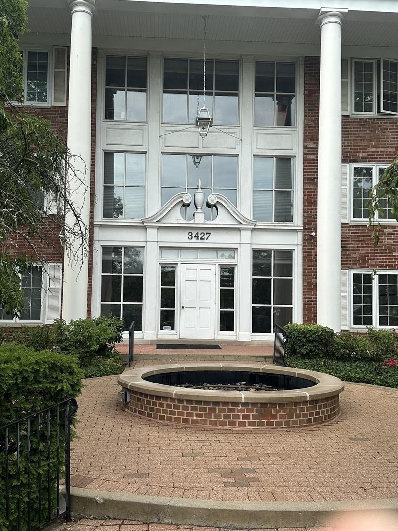 3427 Vollmer Rd. #302, Flossmoor, IL 60422