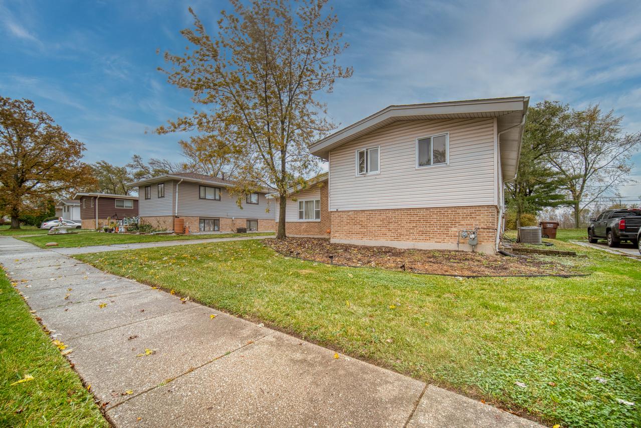 135 Westwood Dr., Park Forest, IL 60466