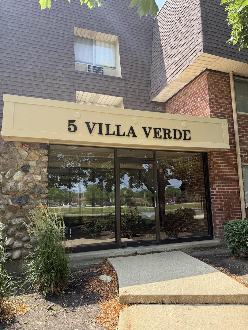 5 Villa Verde Dr. #207, Buffalo Grove, IL 60089