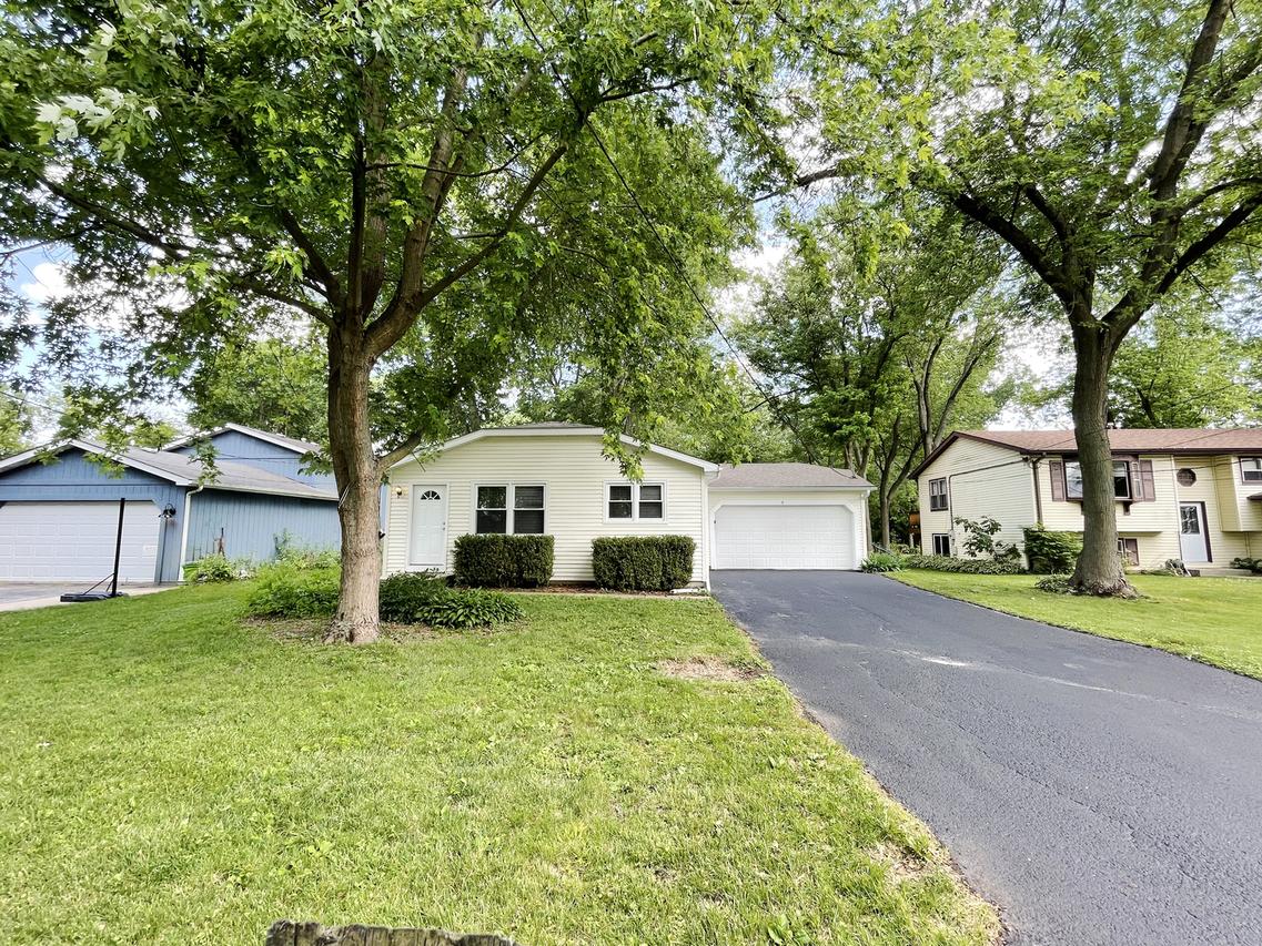 9 Sunshine Ave., Third Lake, IL 60030