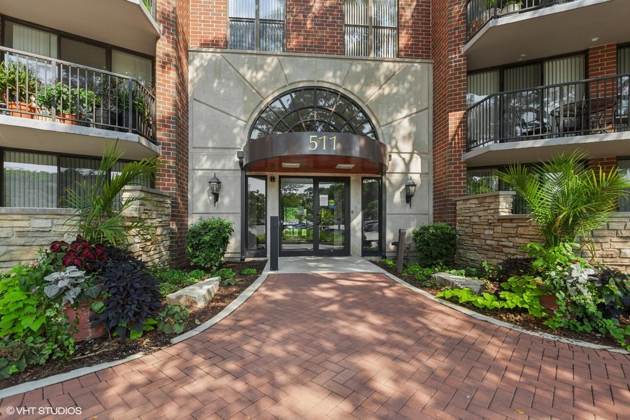 511 Aurora Ave. #108, Naperville, IL 60540
