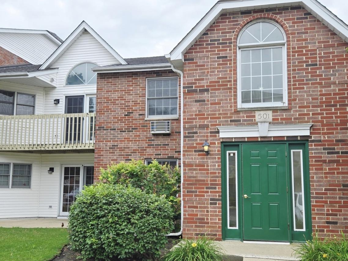 501 Leah Ln. #2A, Woodstock, IL 60098