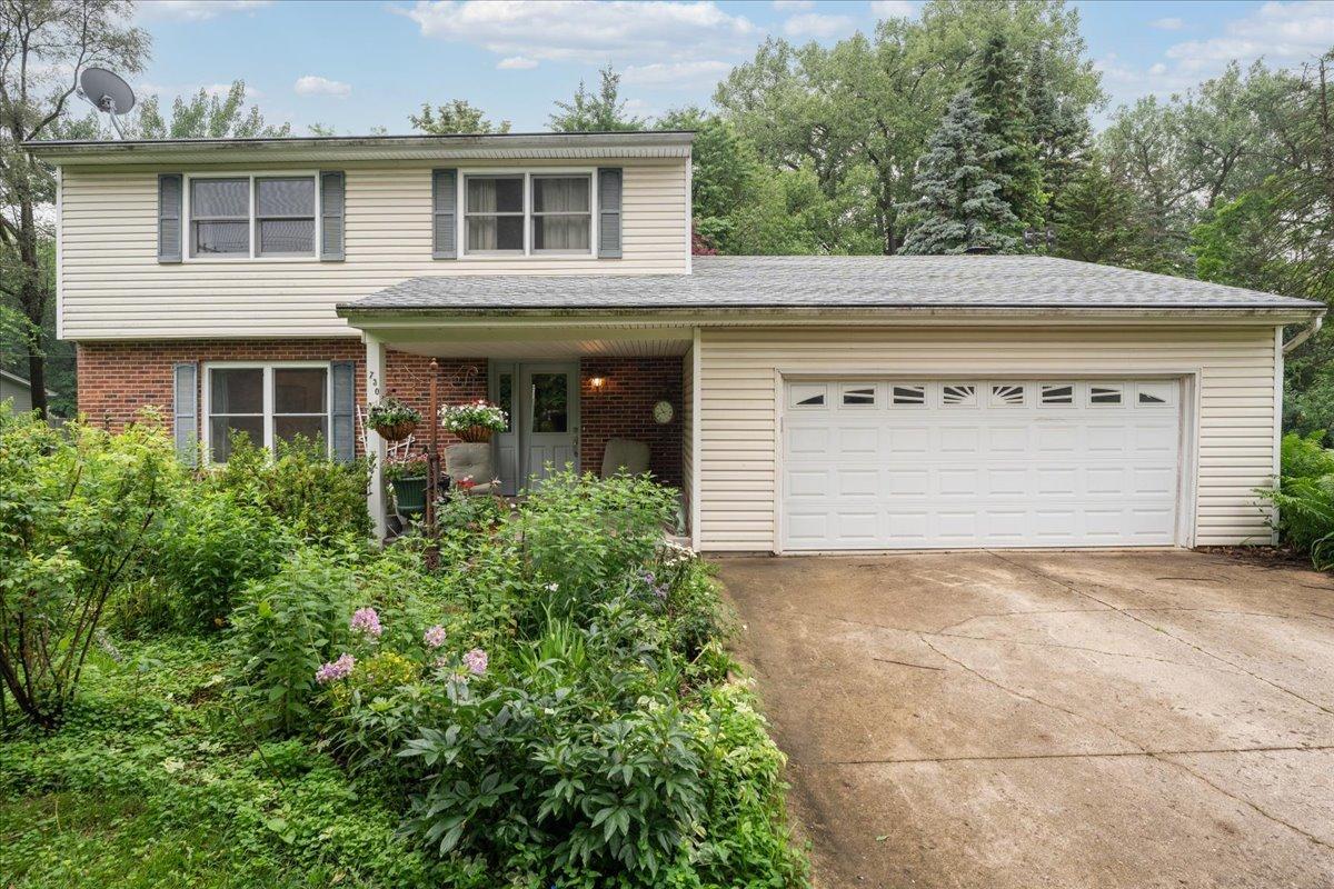1N730 Macqueen Dr., West Chicago, IL 60185