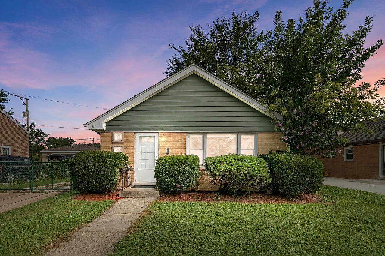 348 E Quincy St., Riverside, IL 60546
