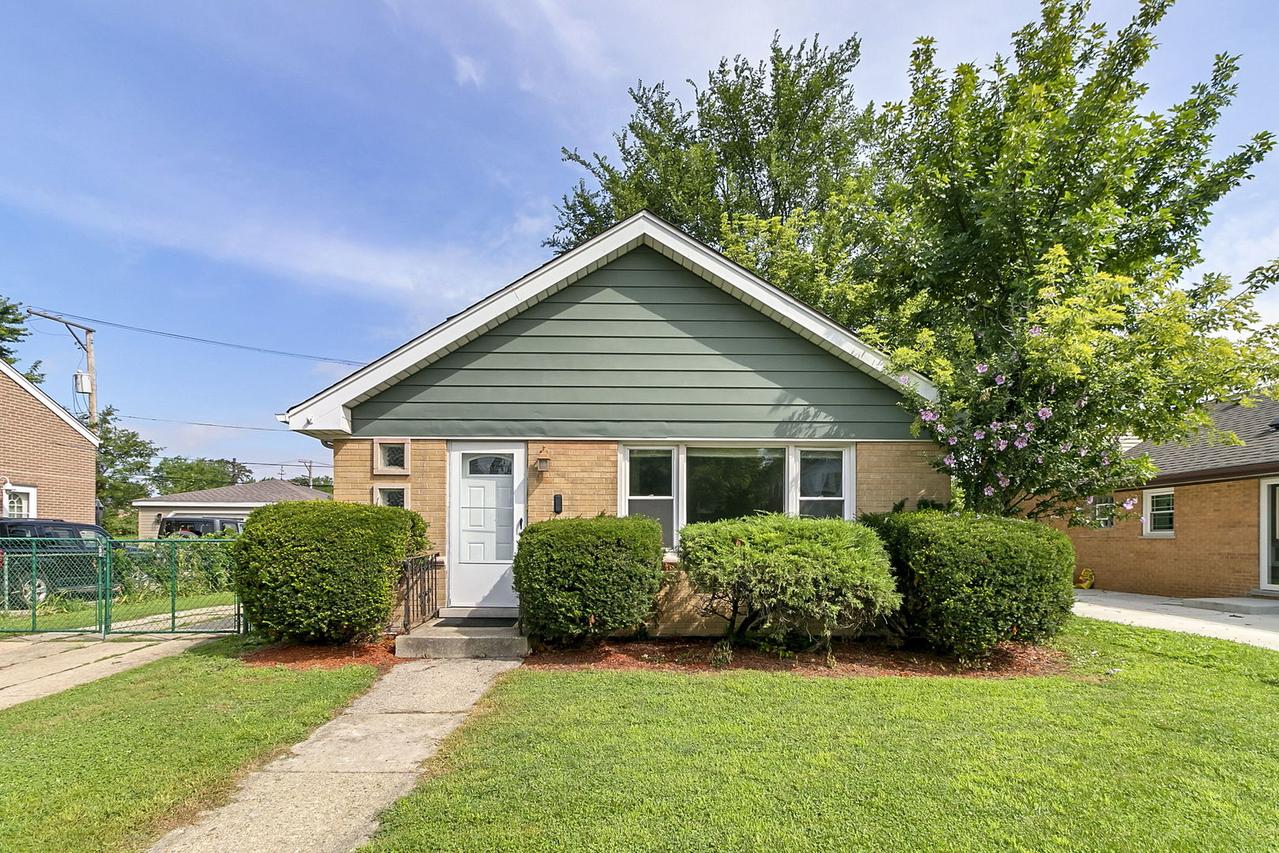 348 E Quincy St., Riverside, IL 60546