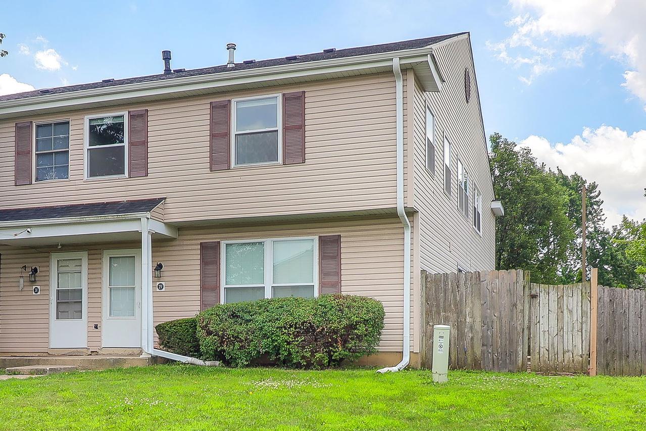 2V Fernwood Dr., Bolingbrook, IL 60440