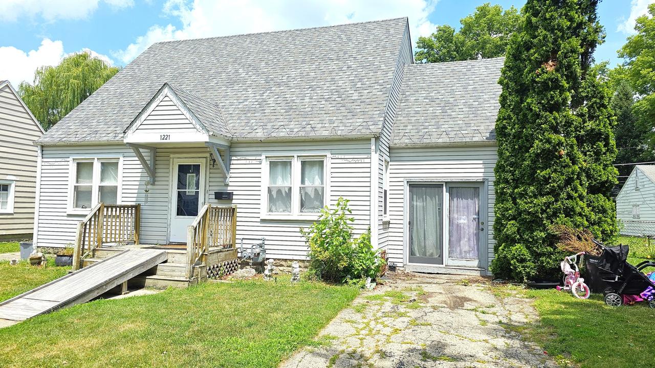 1221 Richmond St., Joliet, IL 60435