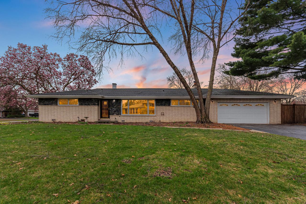6949 W Park Lane Dr., Palos Heights, IL 60463