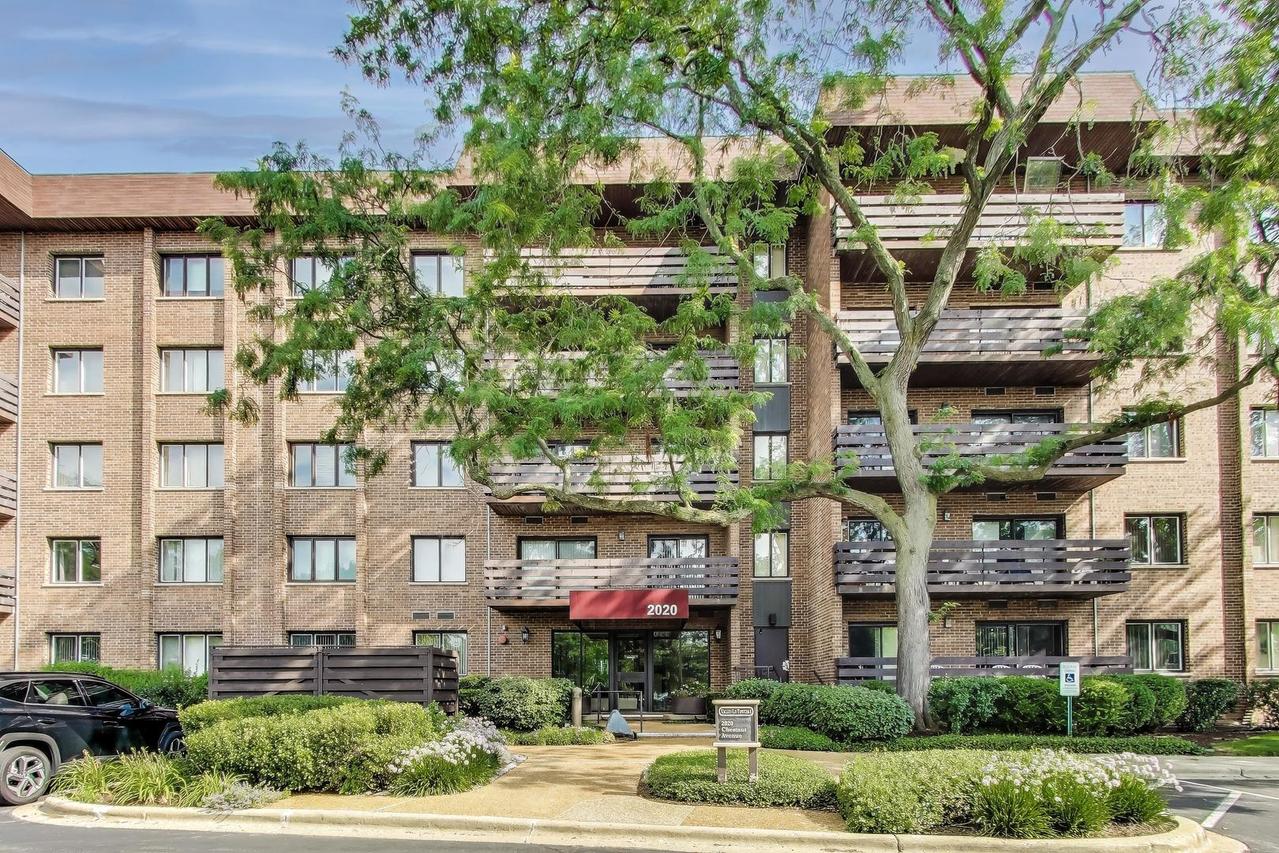 2020 Chestnut Ave. #410, Glenview, IL 60025