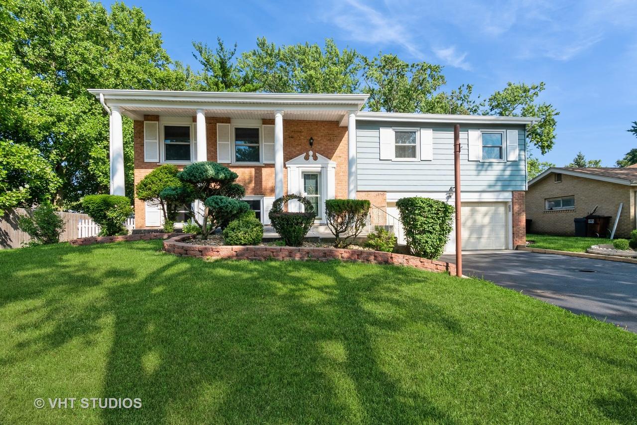 18745 Queens Rd., Homewood, IL 60430
