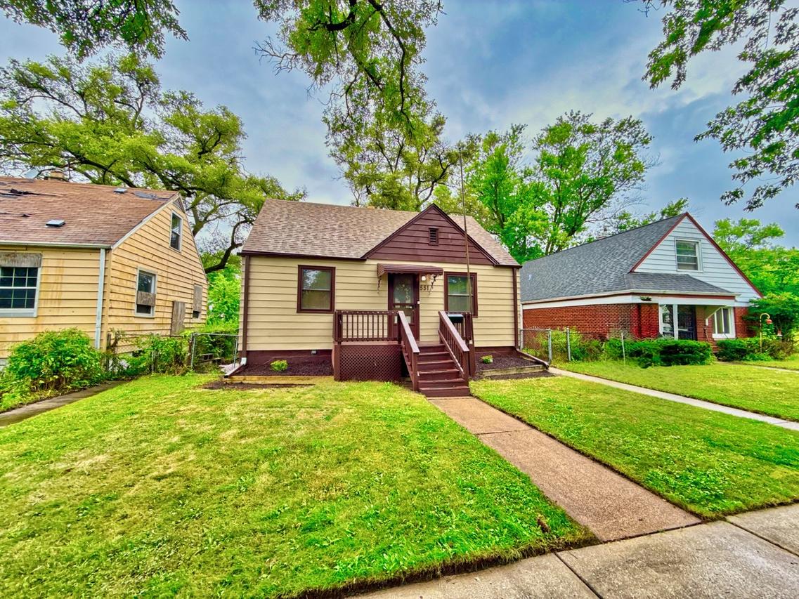 551 E 149 St., Harvey, IL 60426