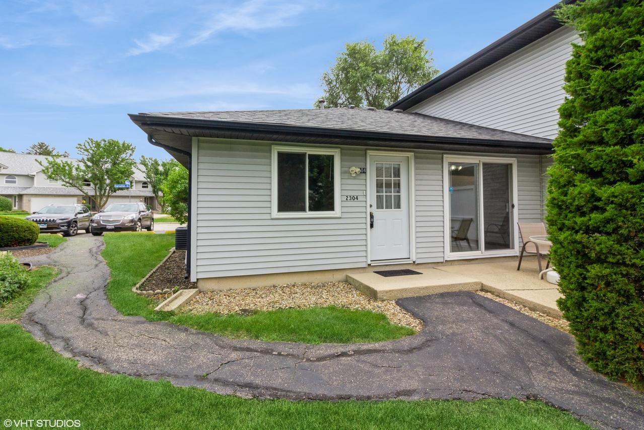 2304 Carnation Dr., Crest Hill, IL 60403