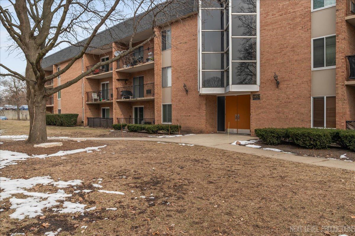 1052 N Mill St. #111, Naperville, IL 60563