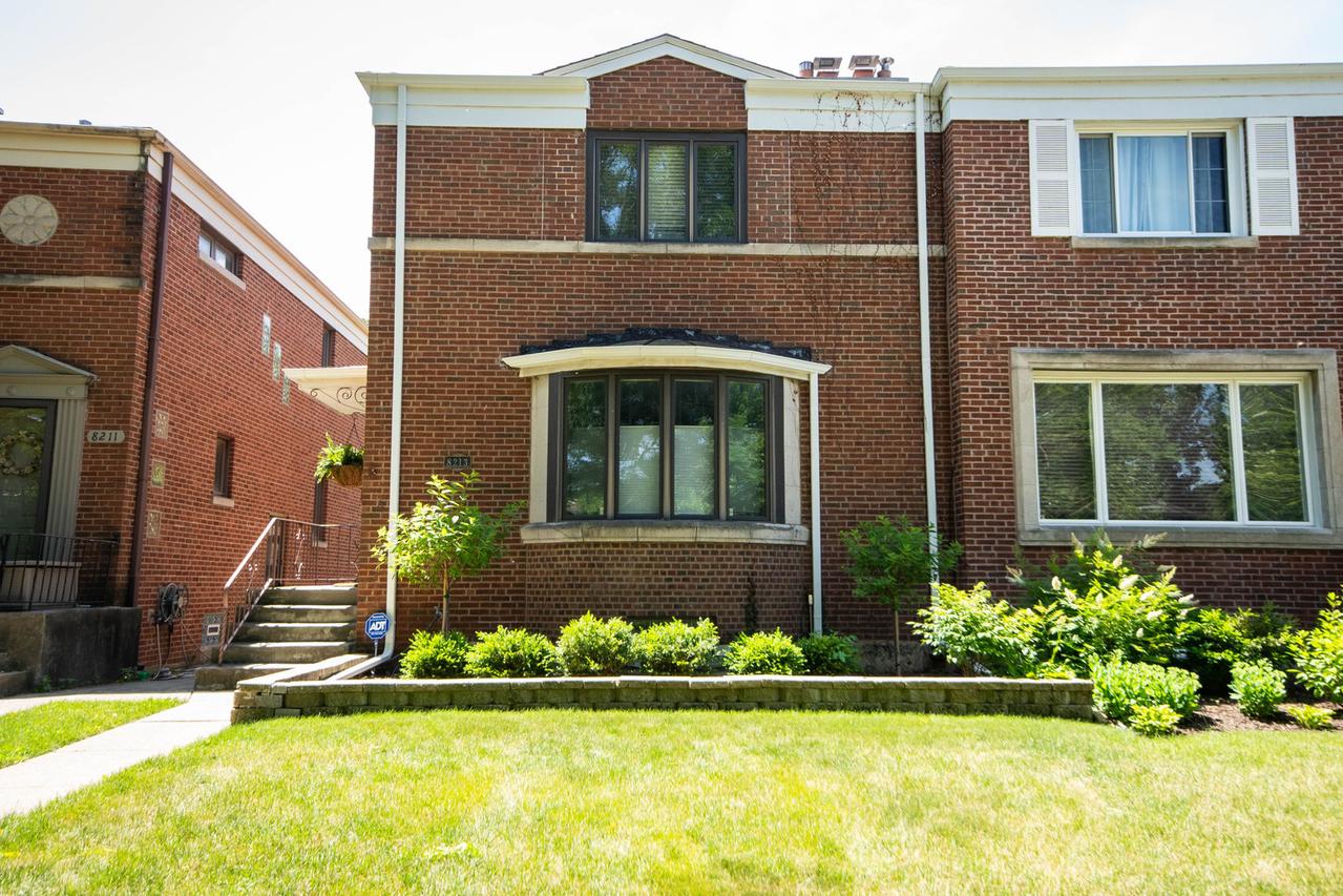8213 Lake St., River Forest, IL 60305