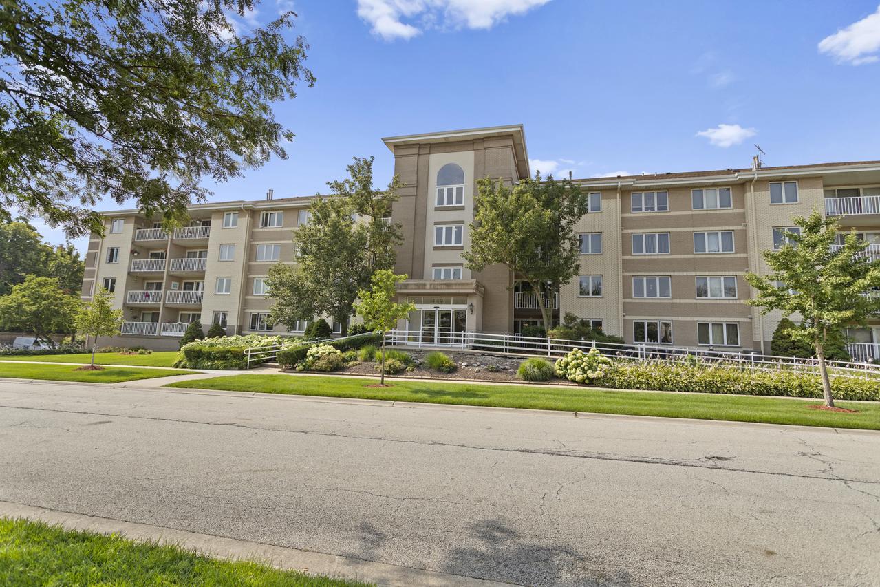 440 E Montrose Ave. #209, Wood Dale, IL 60191
