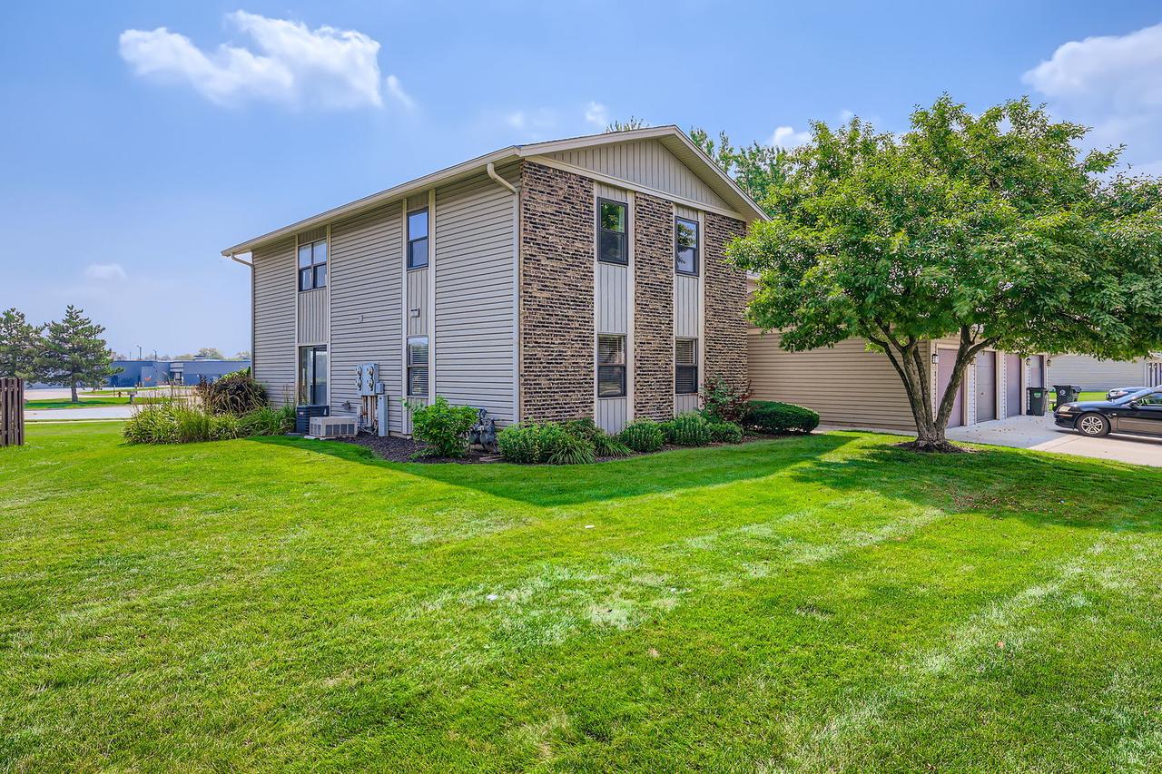 5820 Wilshire Ct. #A, Hanover Park, IL 60133