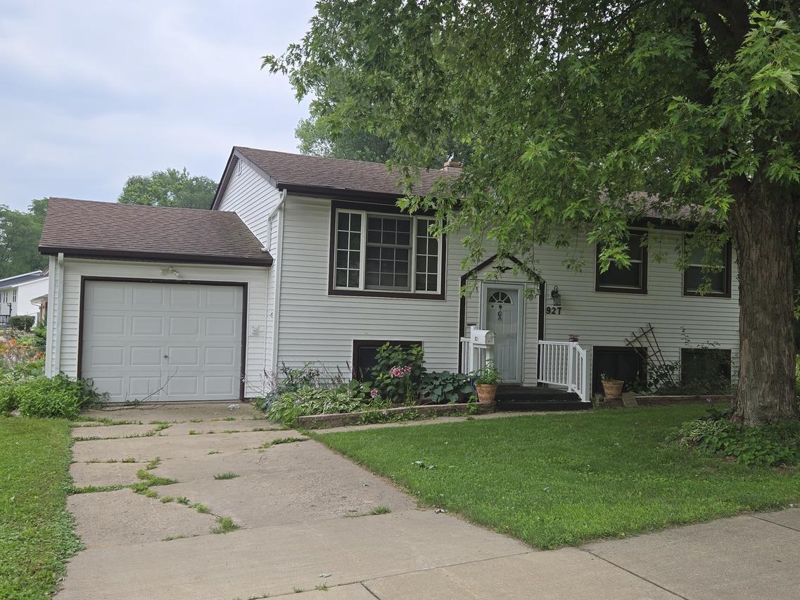 927 N Day Ave., Rockford, IL 61101