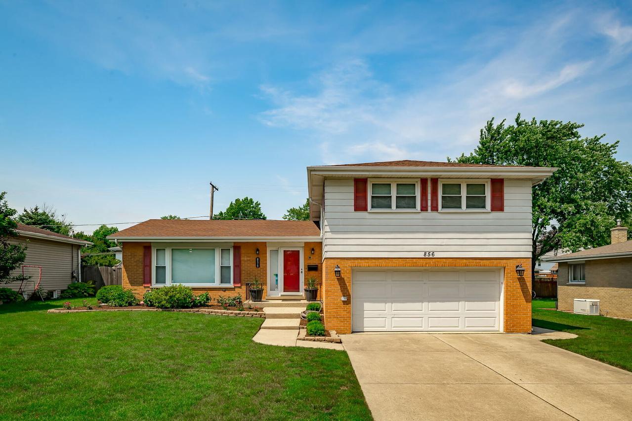 856 S Stratford Ave., Elmhurst, IL 60126