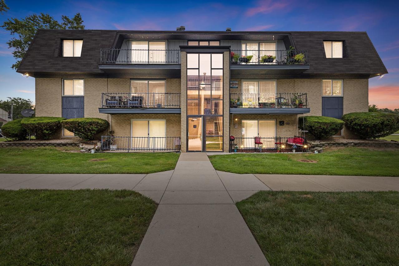 11102 S 84th Ave. #3B, Palos Hills, IL 60465