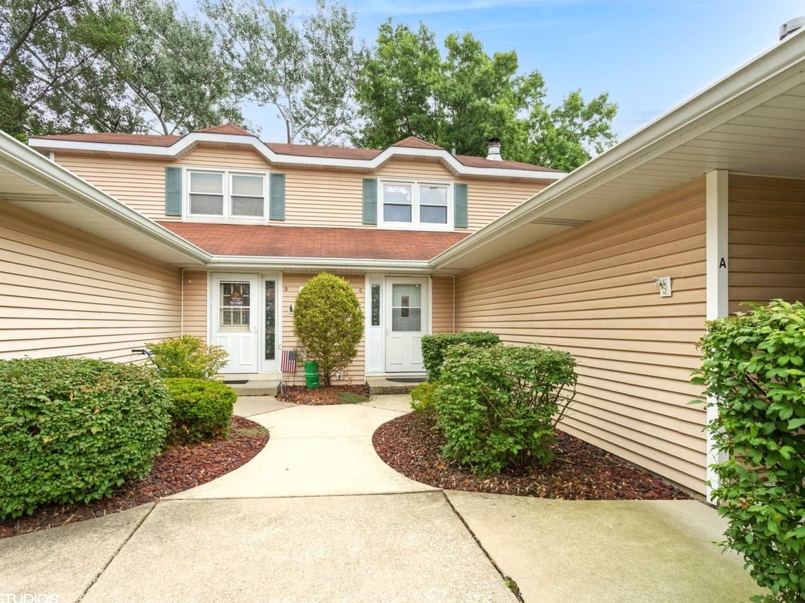 15247 Creekside Dr. #29C, Oak Forest, IL 60452