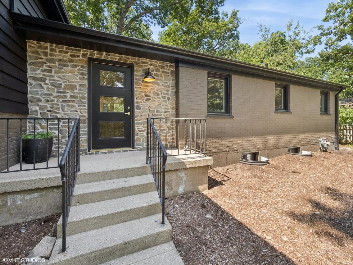 600 Eton Dr., North Barrington, IL 60010