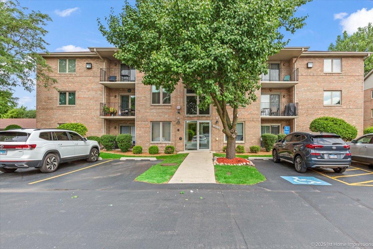 10278 Southwest Hwy. #2C, Chicago Ridge, IL 60415