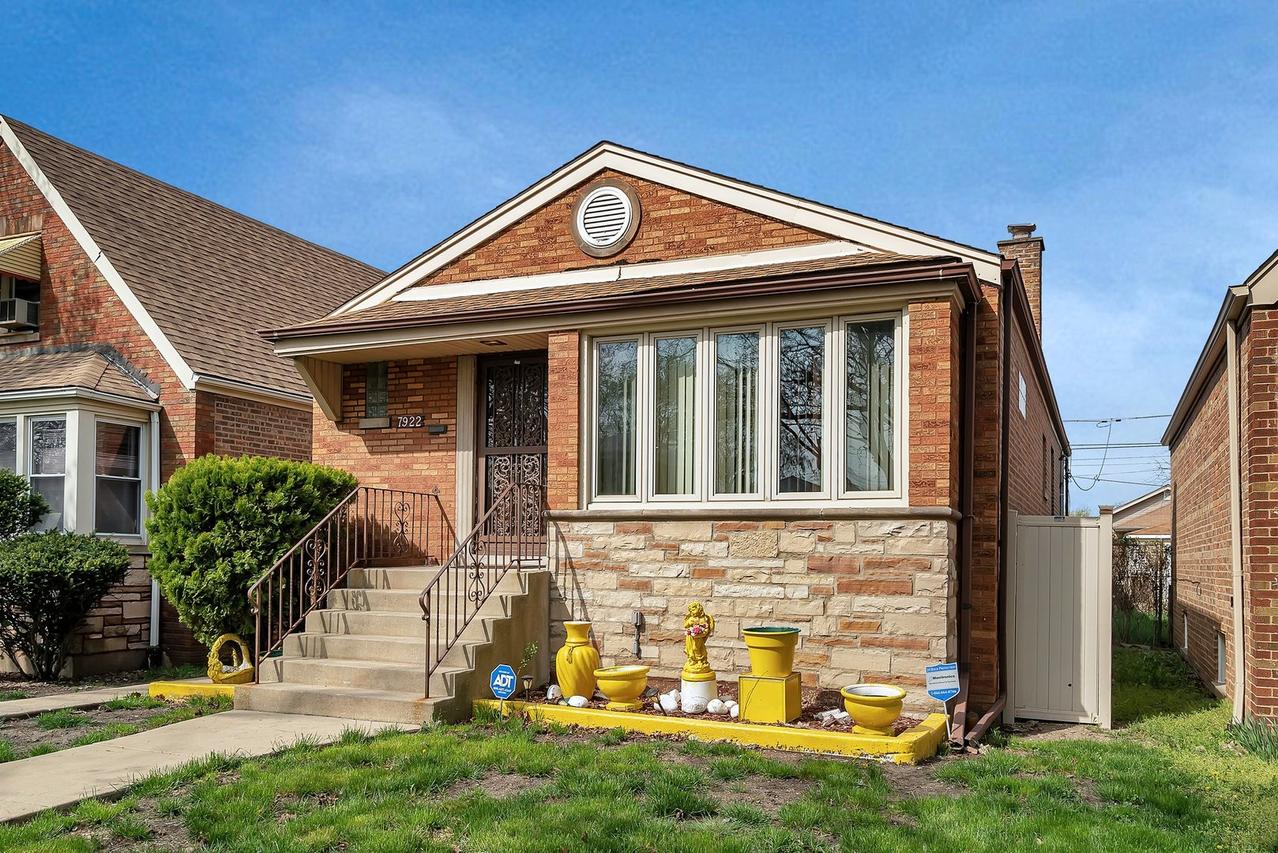 7922 S Fairfield Ave., Chicago, IL 60652