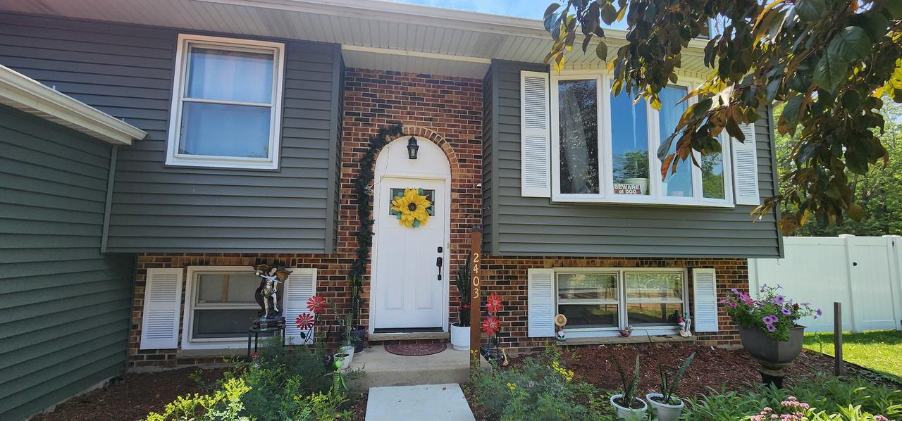 2403 High Point Dr., Lindenhurst, IL 60046