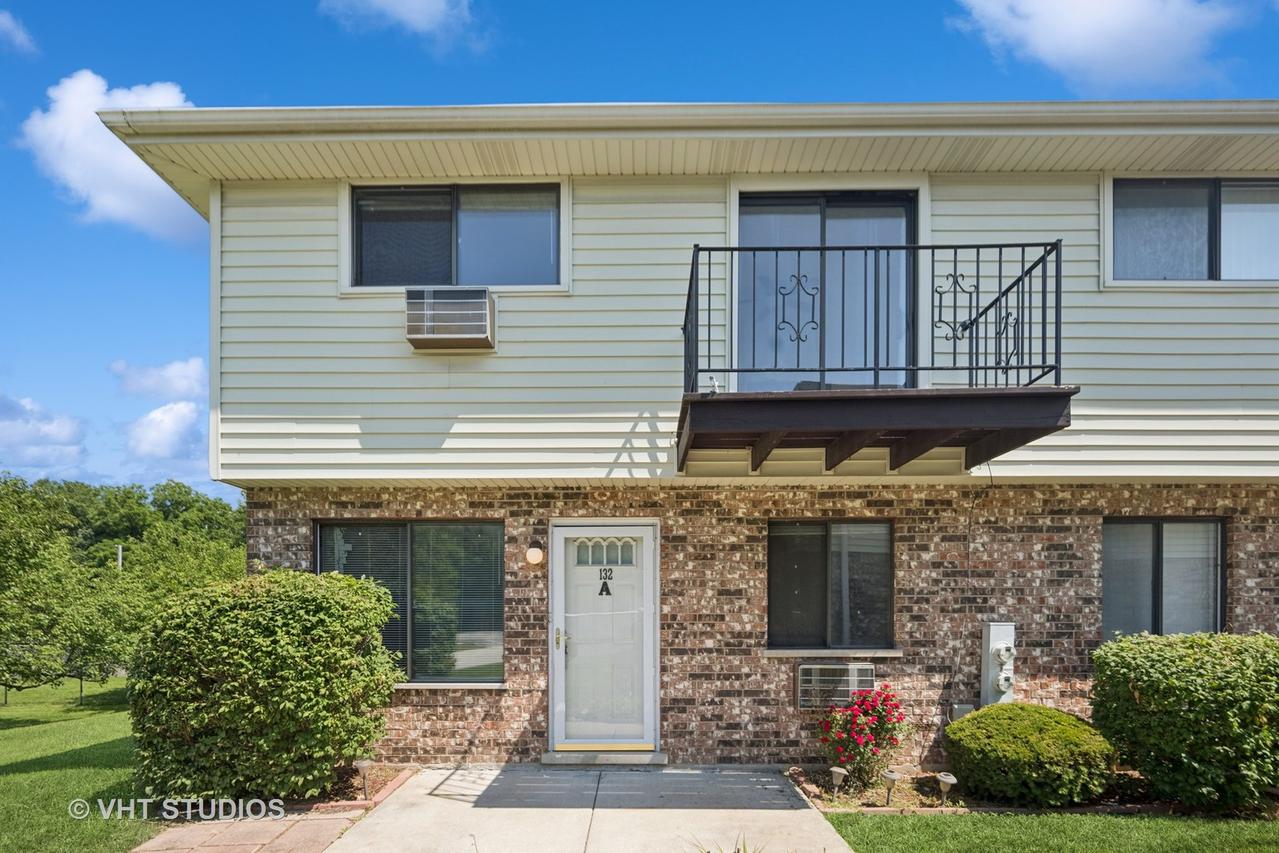 132 Willows Edge Ct. #A, Willow Springs, IL 60480