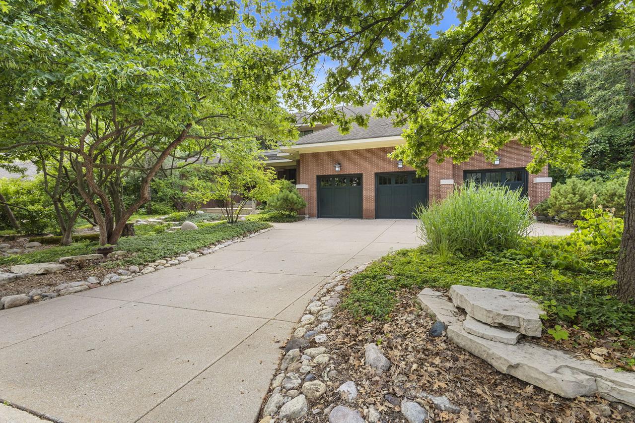 8673 Timber Ridge Dr., Burr Ridge, IL 60527