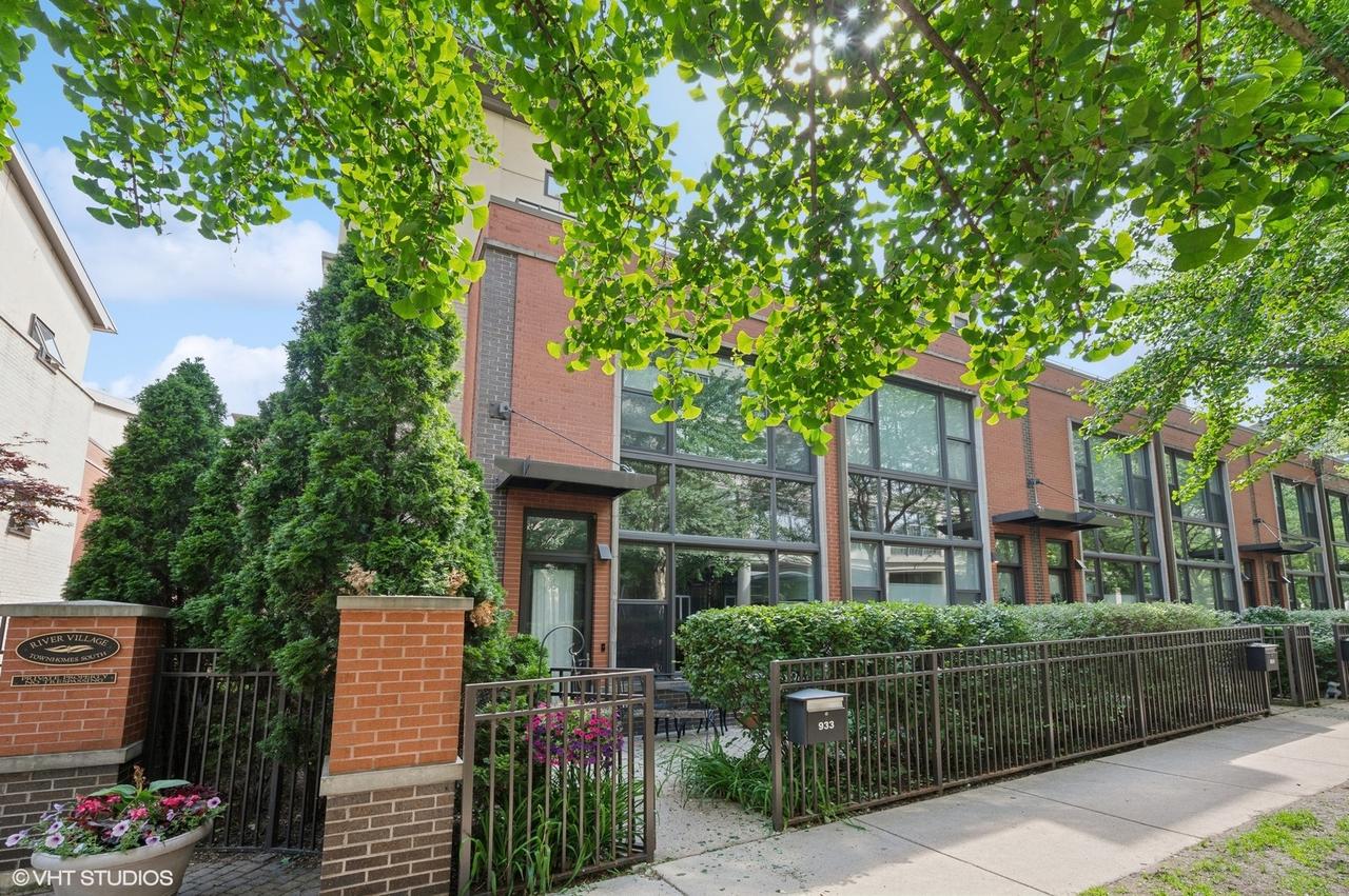 933 N Kingsbury St., Chicago, IL 60610