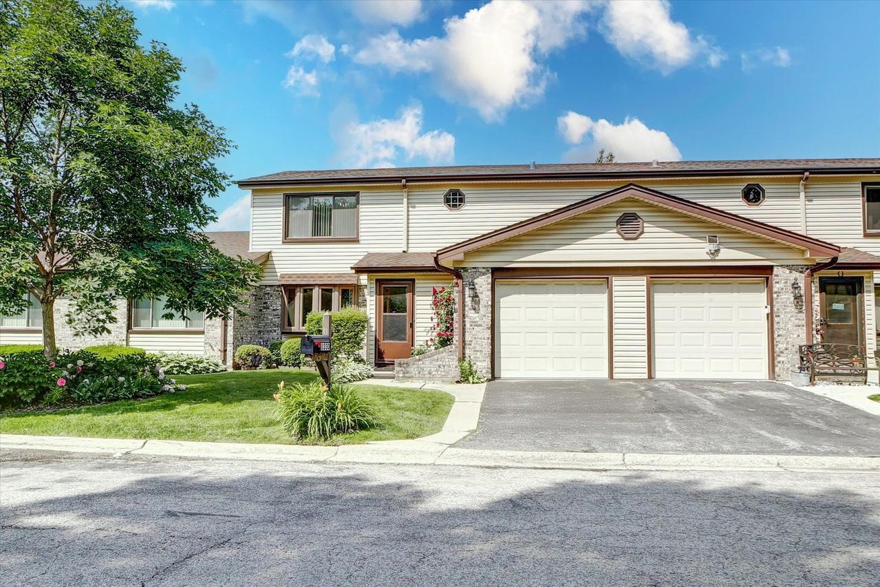 1330 S Mallard Ln., Mount Prospect, IL 60056