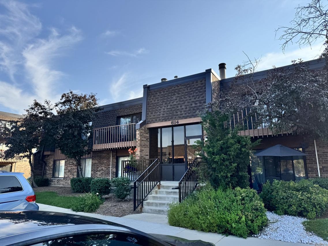 614 Tralee Ct. #2C, Schaumburg, IL 60193
