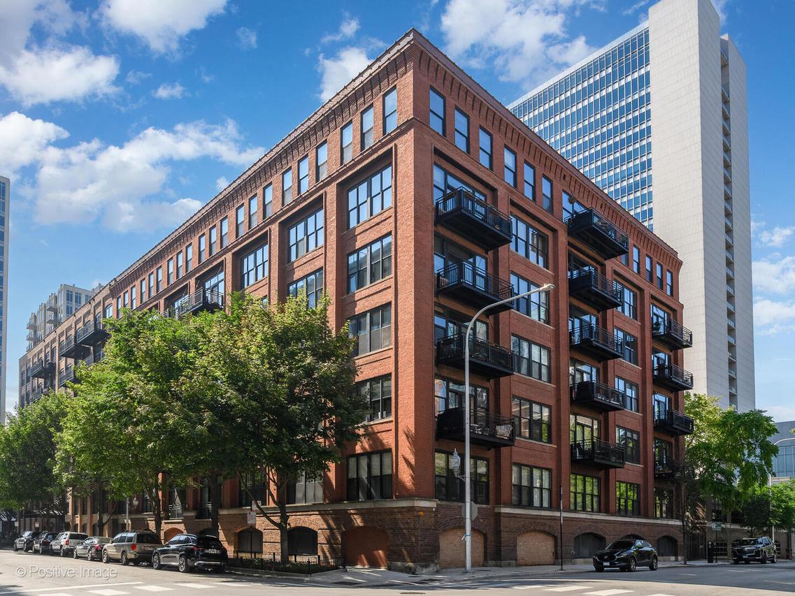 520 W Huron St. #410, Chicago, IL 60610