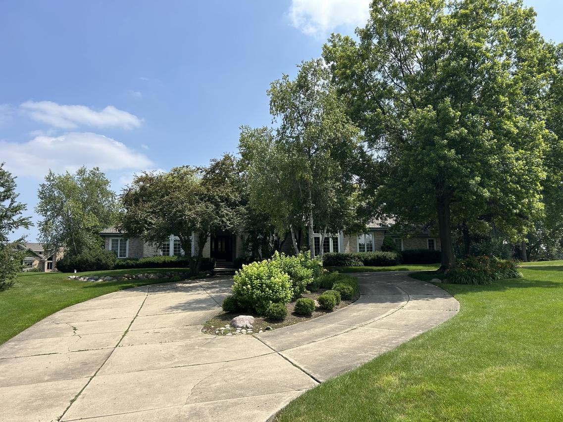 547 Rob Roy Ct., Inverness, IL 60067