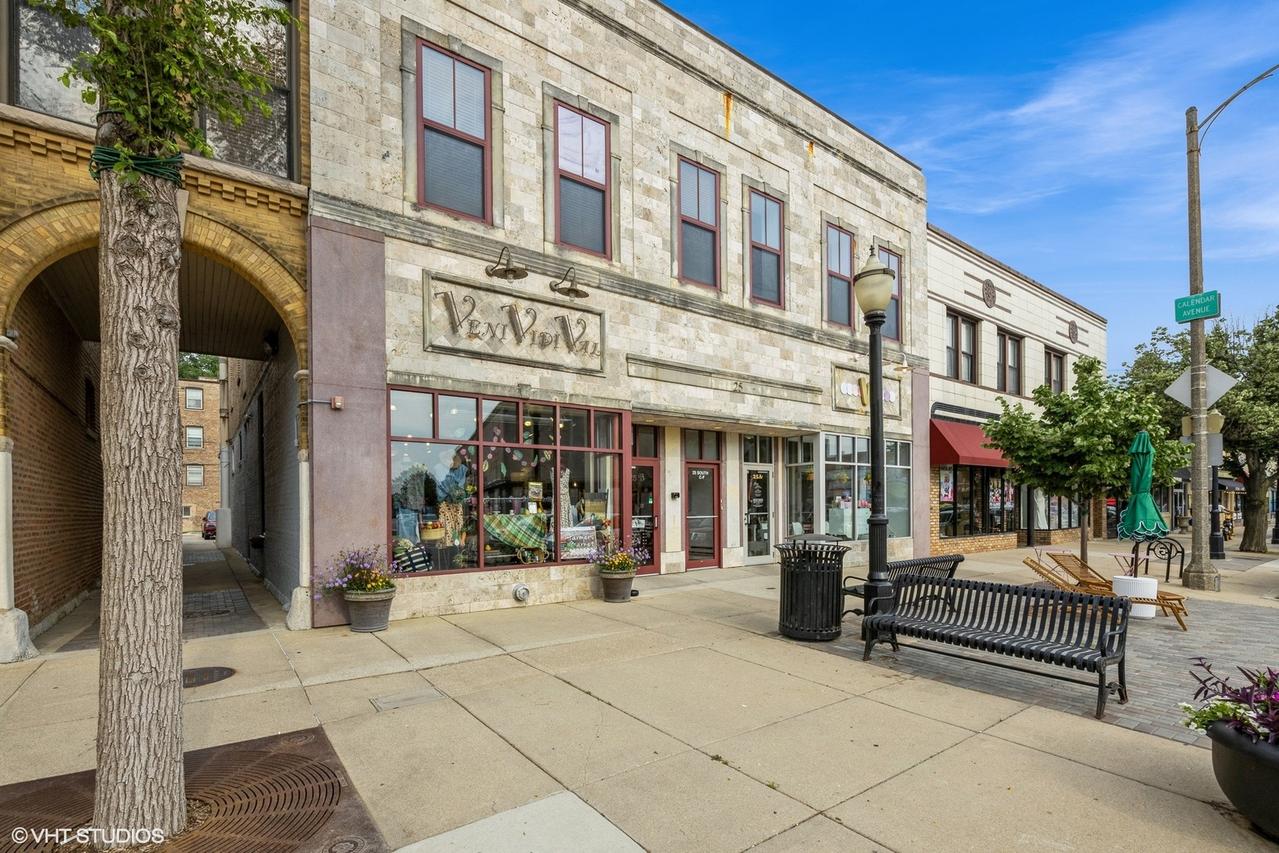 25 S La Grange Rd. #E, La Grange, IL 60525