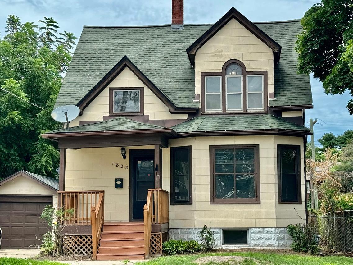 1822 Charles St., Rockford, IL 61104
