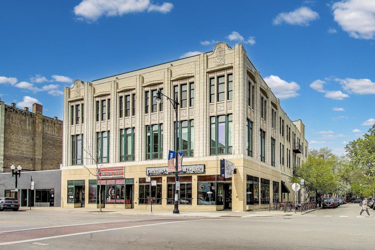 1215 W Gunnison St. #205, Chicago, IL 60640