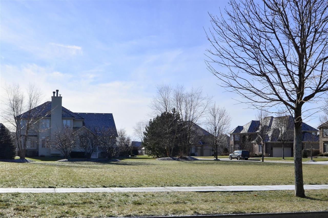 1251 Lansbrook Dr., South Elgin, IL 60177