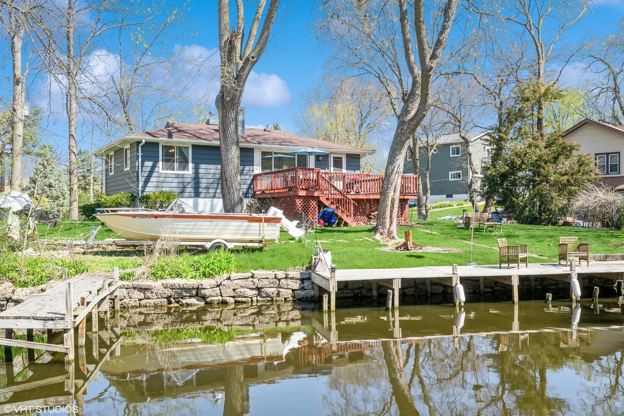 31 Medinah Ave., Fox Lake, IL 60020