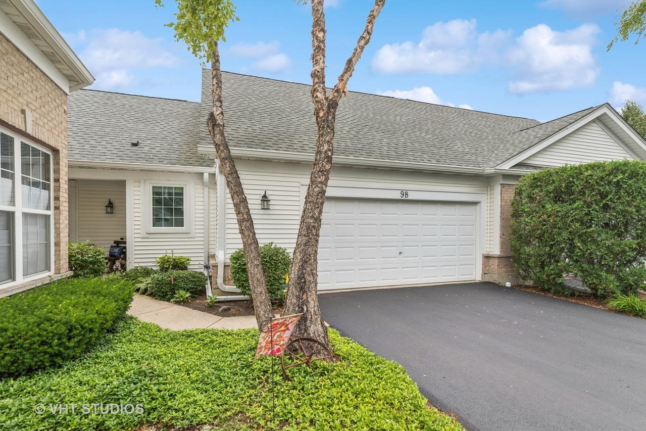 98 Enfield Ln., Grayslake, IL 60030