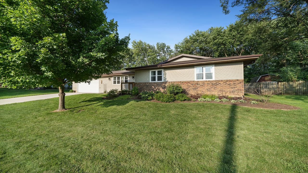 924 Marvid Ave., Dixon, IL 61021