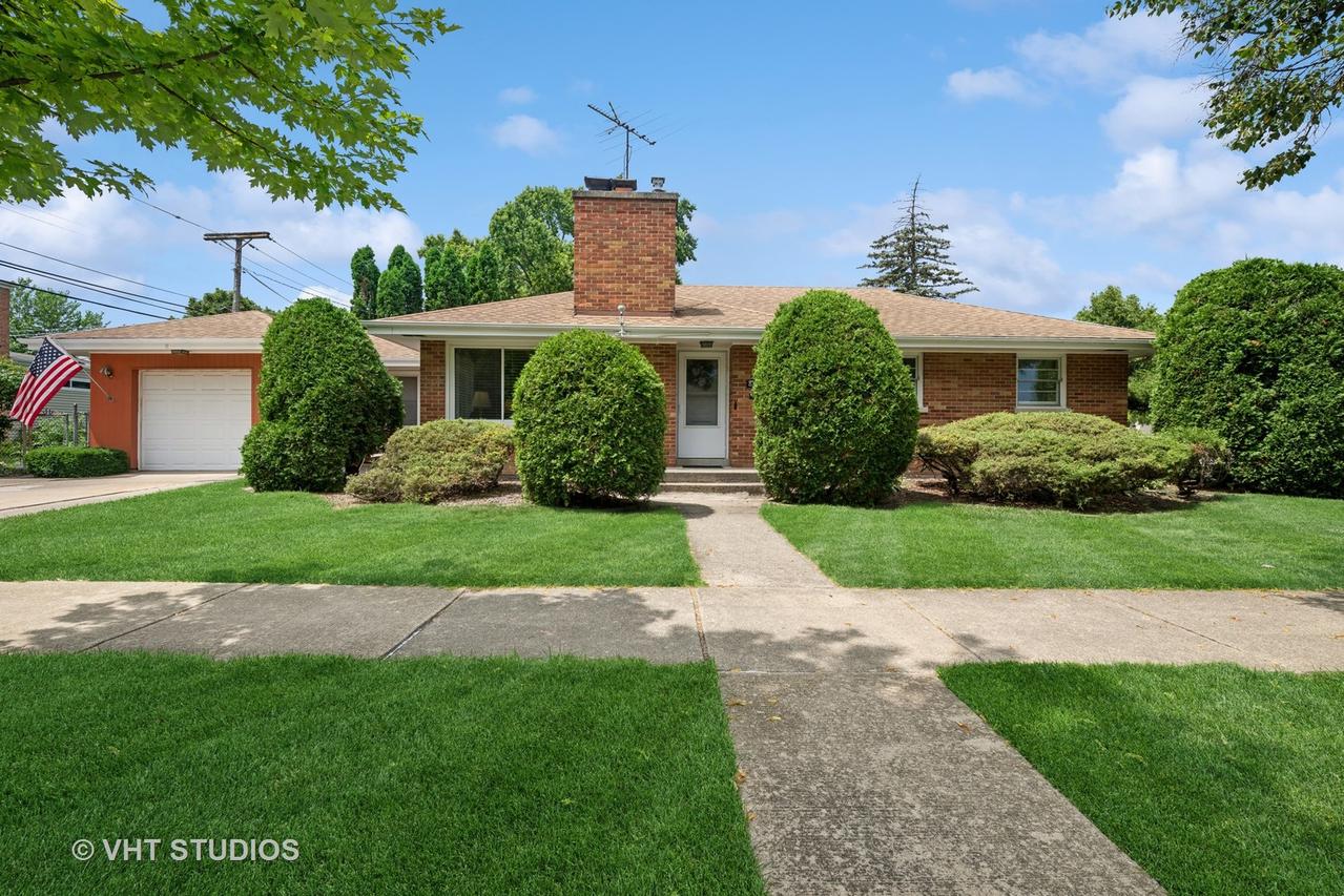 812 Webster Ln., Des Plaines, IL 60016