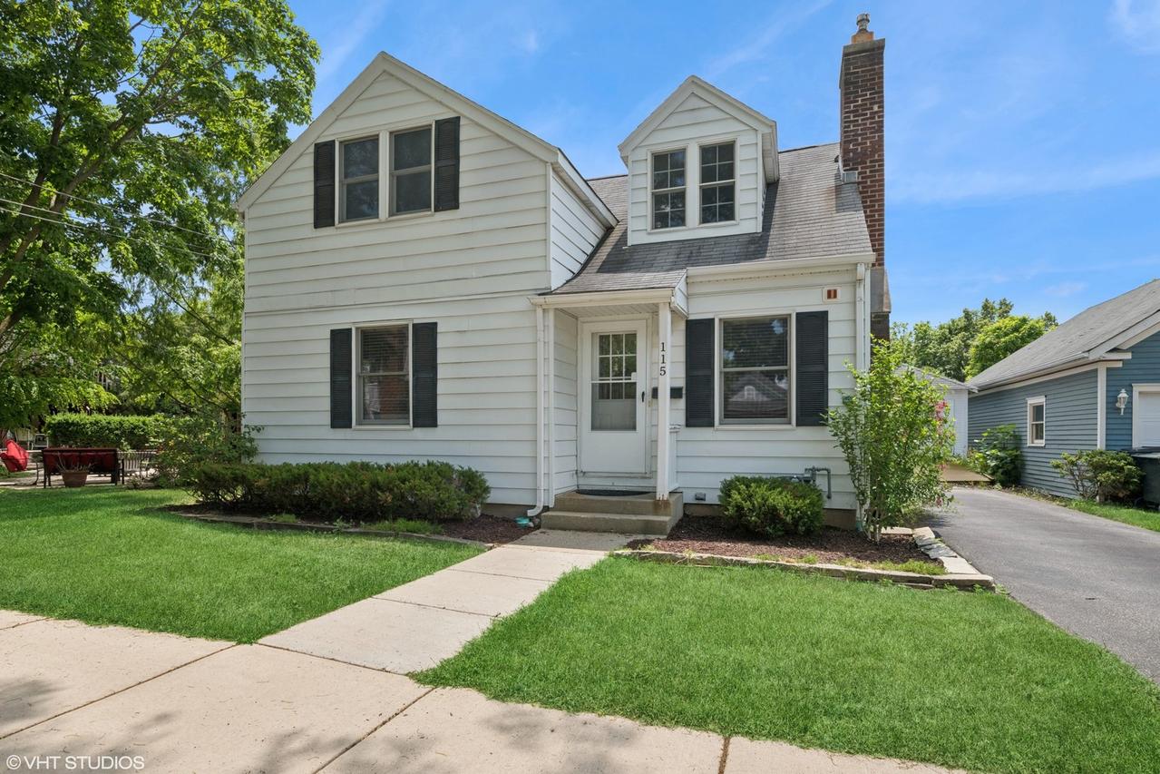 115 E Lincoln Ave., Barrington, IL 60010