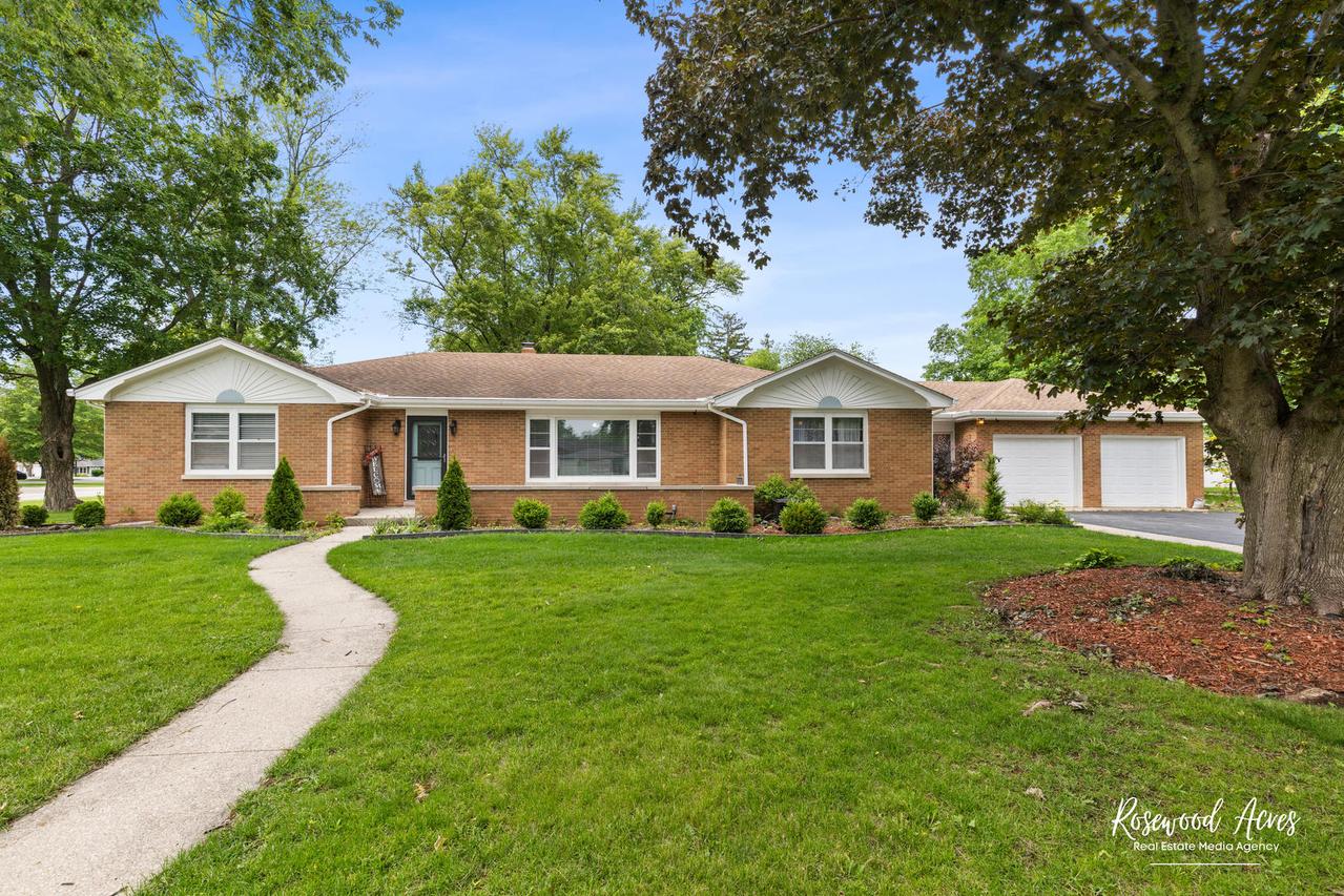 528 W Washington St., Momence, IL 60954