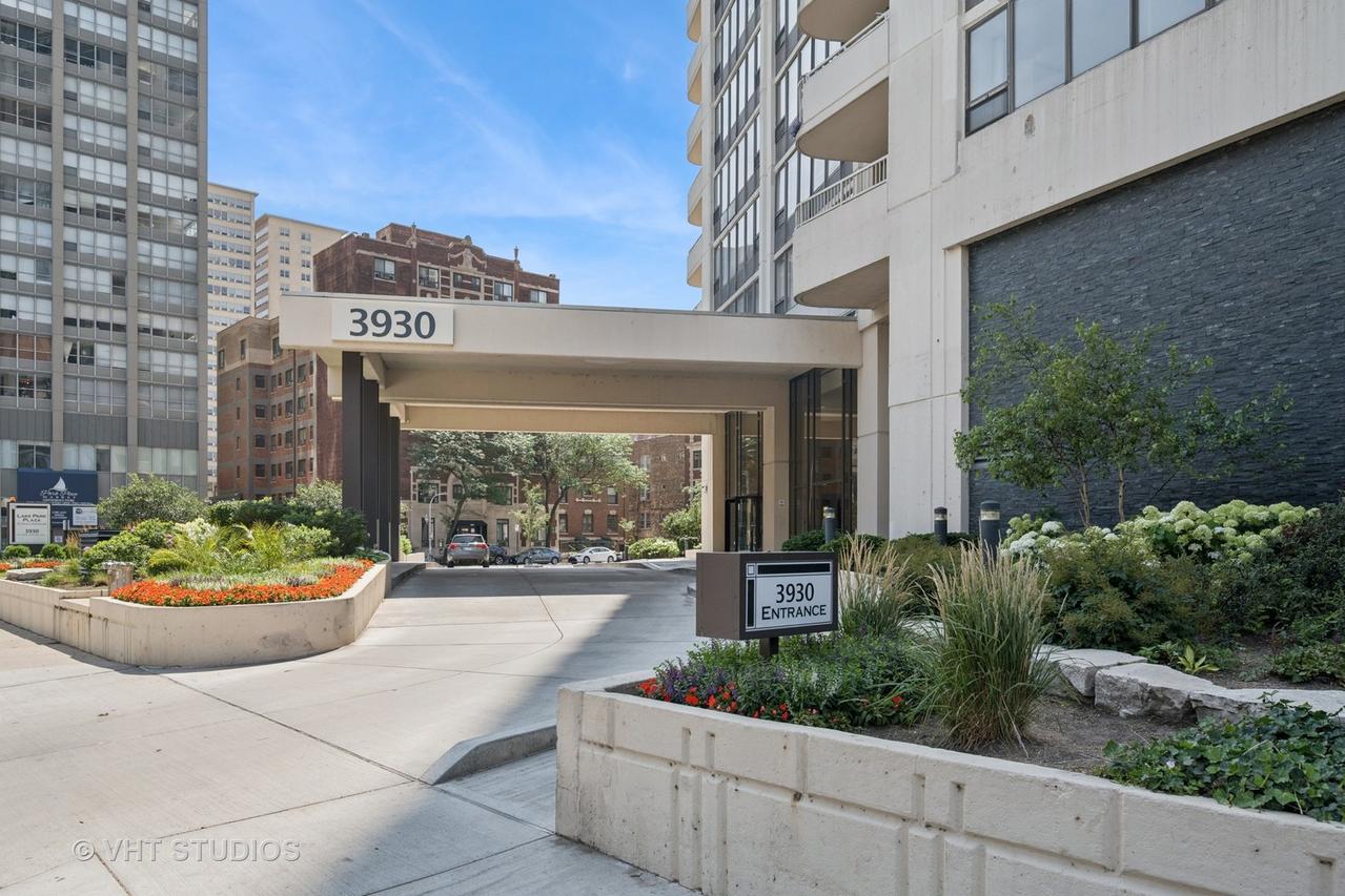 3930 N Pine Grove Ave. #2512, Chicago, IL 60613