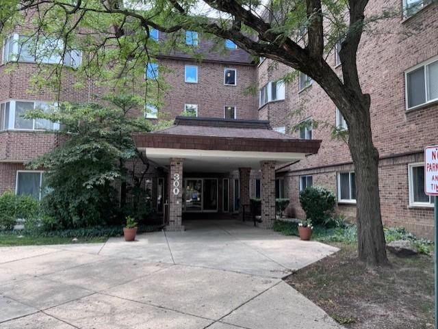 300 S Roselle Rd. #307, Schaumburg, IL 60193