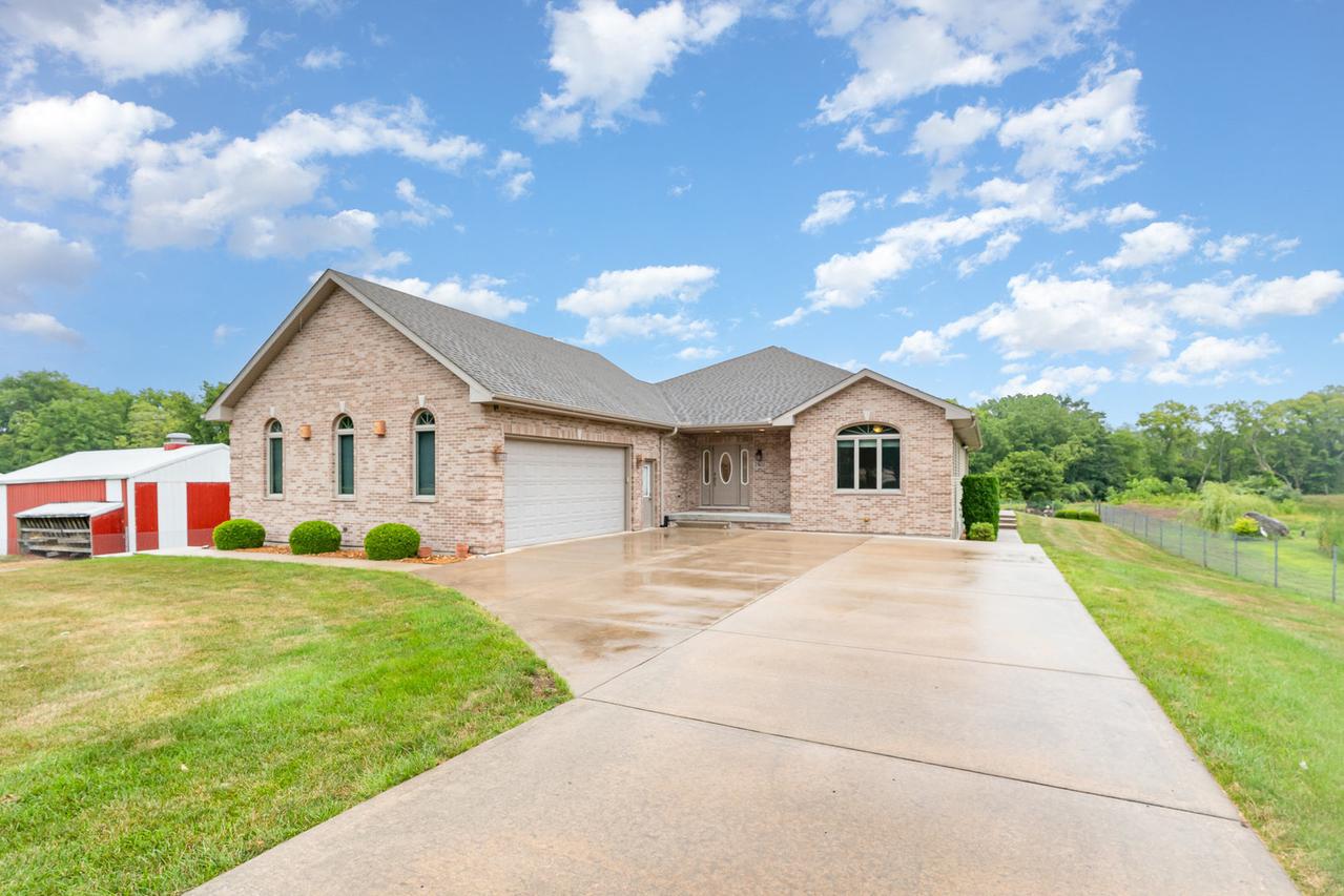 25611 S Blackberry Ln., Channahon, IL 60410